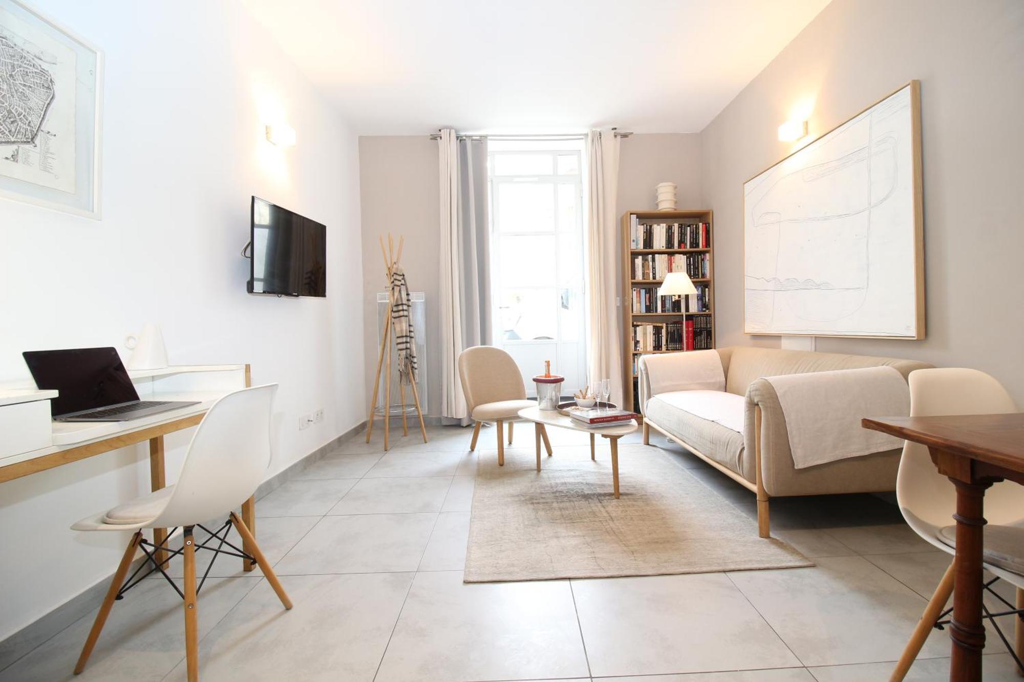 Apartment Nouveaute 2025 - Les Lices 2-hypercentre-proche Gare-wifi Rapide-2p